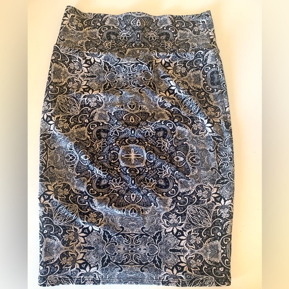 LuLaRoe Dresses & Skirts - LulaRoe Cassie Black & Cream Floral Print Pencil Skirt